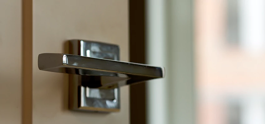 Door Lever Knob Repair in Vineyard, California